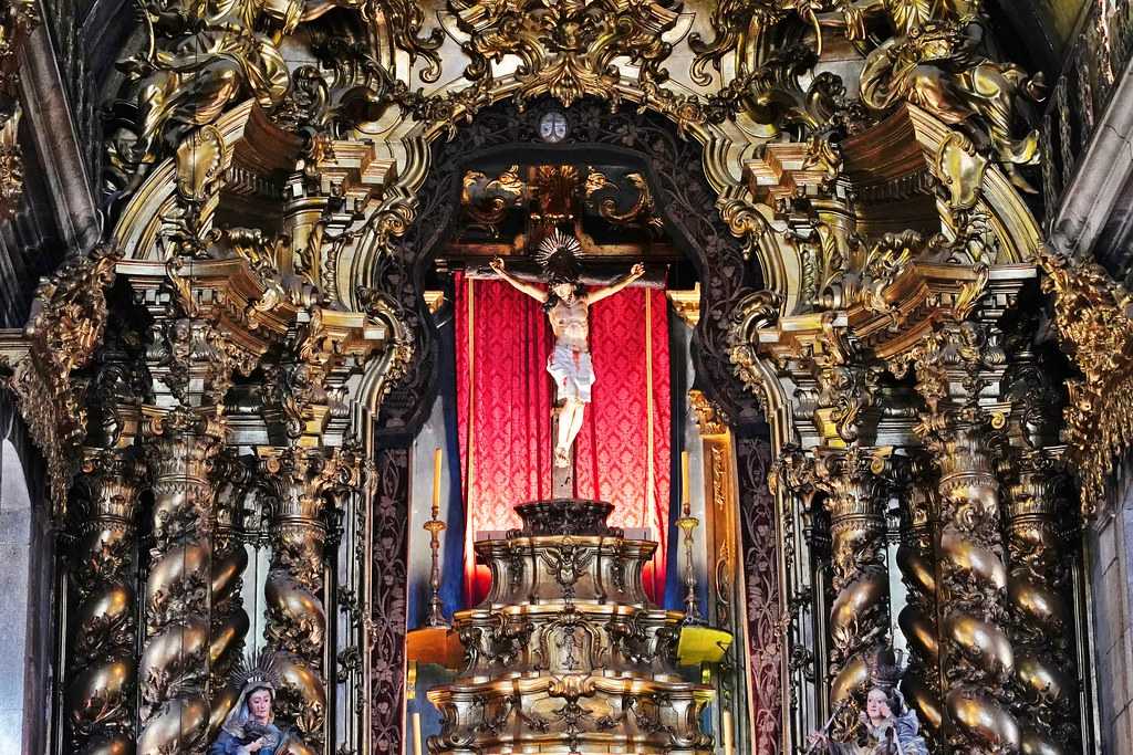 Igreja do Carmo for baroque architecture in Porto