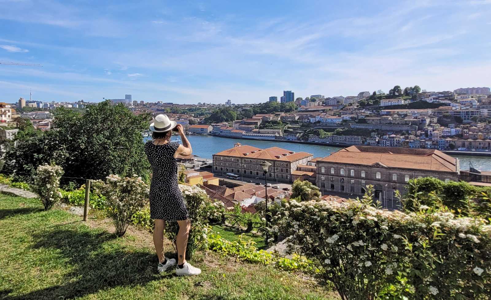 Rua da Alfândega for historical tours in Porto